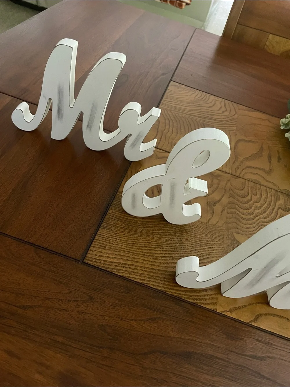 Hobby Lobby White 'Mr & Mrs' Wooden Script Signs N61